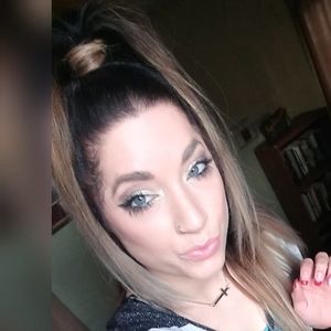 Meet your Posher, Toni martel